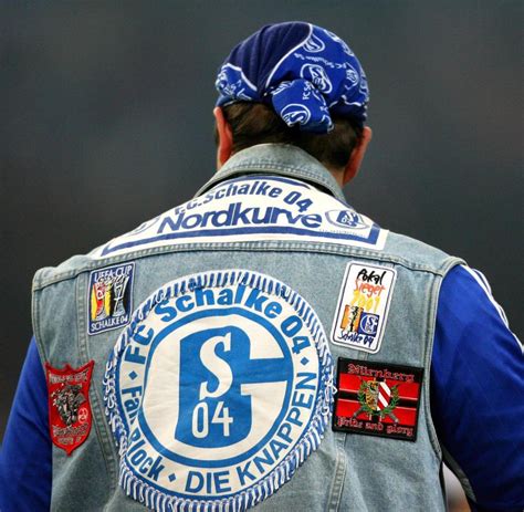 Drama in Darmstadt: Das bewegende Schweigen der Fans von Schalke 04 - WELT