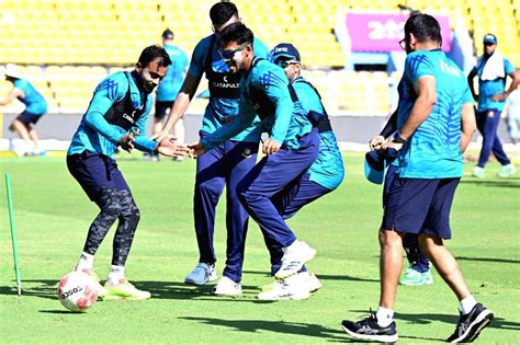 Guwahati : Bangladesh cricket team players during a practice season ...