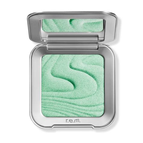 Is Green Highlighter the New Bronzer? TikTok Thinks So — Photos | Allure