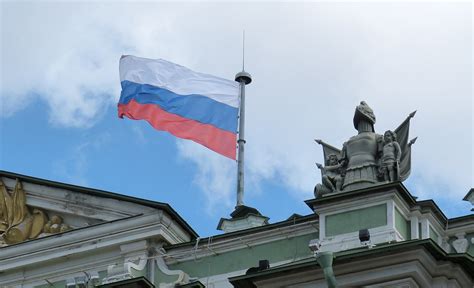 Drapeau russe : couleurs, origine et signification de l'emblème de la ...