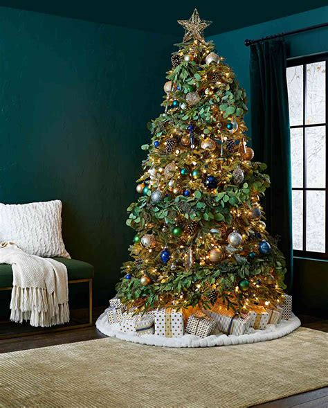 How to Put Lights on a Christmas Tree | Better Homes & Gardens