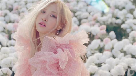 5 Fun Facts About Rosé's New Solo Debut "On The Ground" | Hype Malaysia