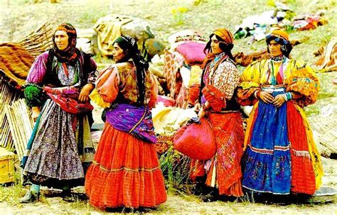 Kurdish nomad women from Khorasan (Land of the sun) in Eastern Kurdistan,Iran | Persian culture ...