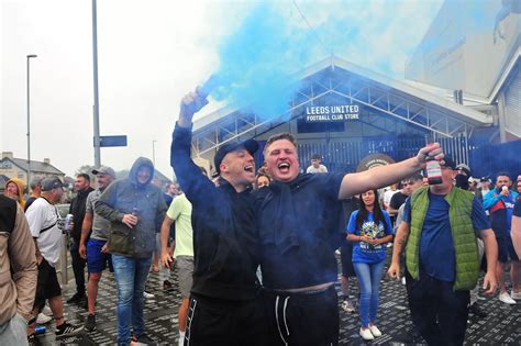 11 amazing photos of Leeds United fans celebrating their title win at ...