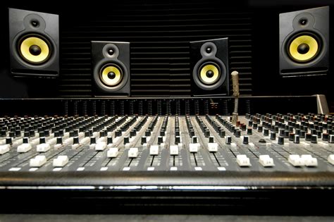 Things To Consider When Buying Speakers For Your Music Studio