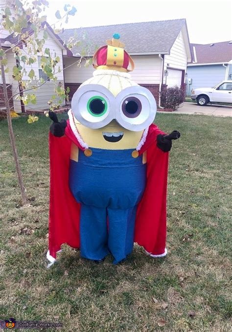 King Bob the Minion Costume | DIY Tutorial - Photo 4/7