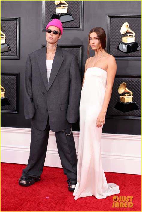 Nominee Justin Bieber Kisses Wife Hailey on Grammys 2022 Red Carpet: Photo 4738617 | Grammys ...