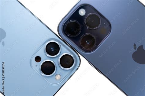 Close up compare the big new triple camera on the new iPhone 13 Pro Max ...