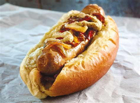 calories in bratwurst with bun