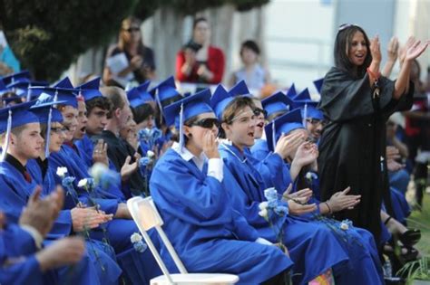 Apollo High graduates honor their teachers