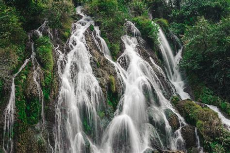 Background Sungai Gunung Dan Air Terjun Di Guizhou, Air Mengalir, Alam, Latar Belakang Latar ...