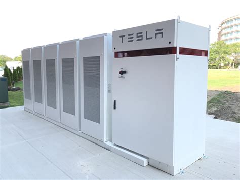 Tesla Commercial Battery Storage Provides 100% Renewable Energy to Tow