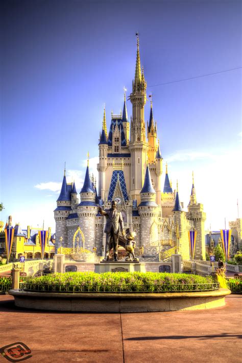 Disneyland Castle Wallpaper - WallpaperSafari