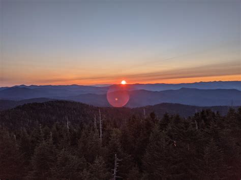 Clingmans Dome at Sunrise, Smokey Mountains 09/2020 [OC] [4000x3000] : r/EarthPorn