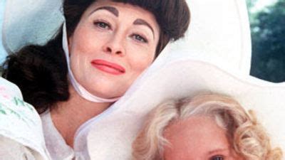 Mommie Dearest movie review & film summary (1981) | Roger Ebert