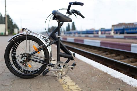 Free Photo | Easy to use folding bike in the city