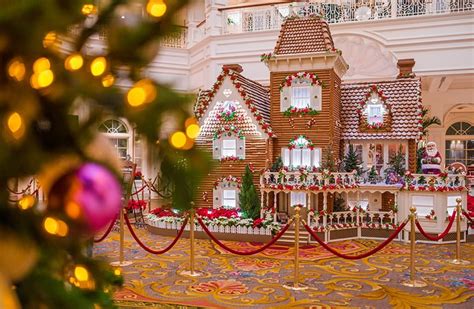 Grand Floridian at Christmas - Disney Tourist Blog