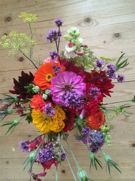 Zingy zinnias with charismatic seed heads. | Natural bouquet wedding ...