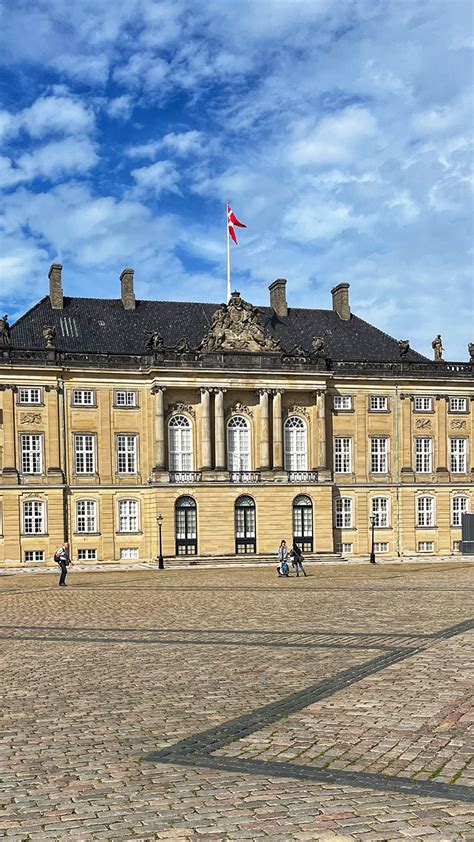 Amalienborg Palace - Guide Story