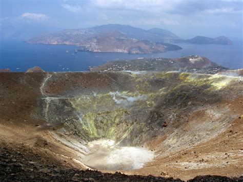 Gran Cratere e Lipari - Vulcano ((Îles Eoliennes) | Iles eoliennes, Bain de boue, Pays italie