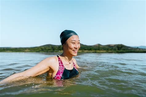 The Joy, and Science, of Cold-Water Swimming | The Walrus