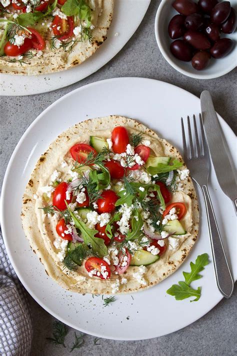 Hummus Pita Pizzas - Stephanie Kay Nutrition