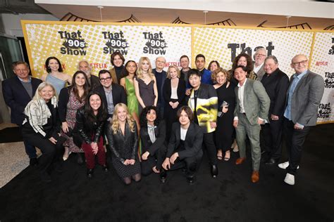 'That '90s Show' Stars Old & New Turn Out for Premiere (PHOTOS)