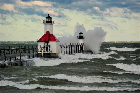 11 Coolest Lighthouses In Michigan - Midwest Explored