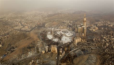 Aerial view of Makkah during the expansion construction (photo: iStock by Getty Images).