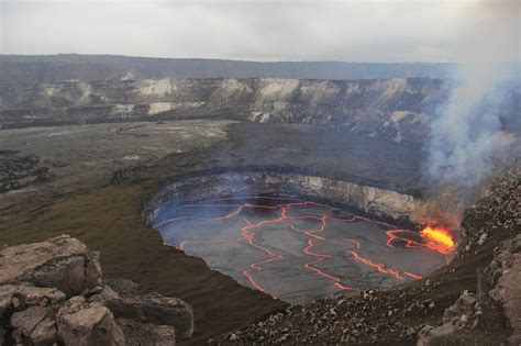 daily timewaster: Halemaʻumaʻu lava lake, Kilauea, Hawaii