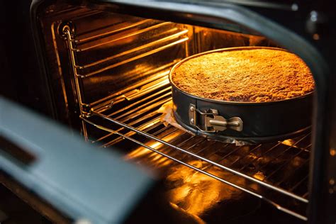 Should I Remove Cake From Oven Immediately? - Kitchen Seer