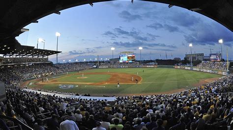 Lsu Baseball Stadium : Why Paul Mainieri Felt This Was Right Time To Retire As Lsu Baseball ...