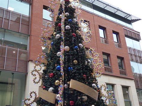 In Photos: London's Loveliest Christmas Trees 2017 | Londonist