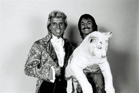 Siegfried and Roy: What Happened the Night of the Tiger Attack? | Reader's Digest