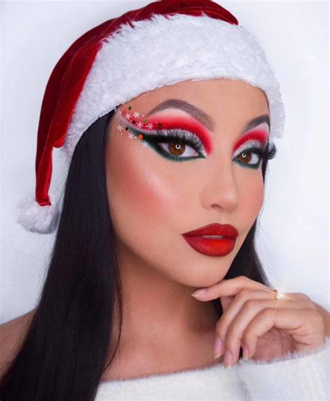 The Merriest Christmas Makeup Looks to Recreate This Season | Fashionisers©