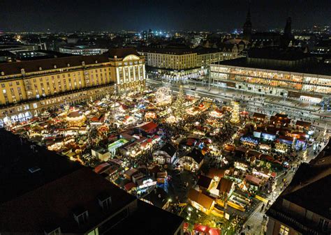 Beautiful photos of Christmas markets around the world