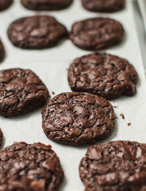 Delish Chocolate Fudge Cookies - Pretty. Simple. Sweet.