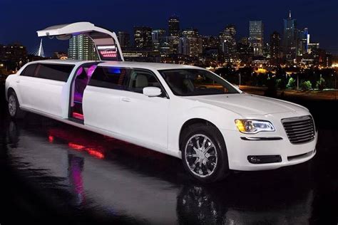 Chrysler300 Jet Door | Limousine car, Luxury car rental, Limo