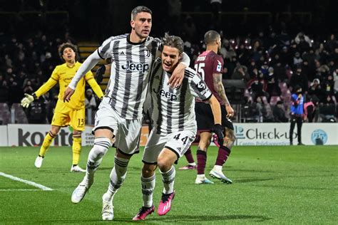 Vlahovic among goals as Juve stroll past Salernitana