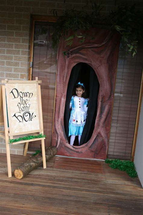 Alice In Wonderland Door Decorating Ideas - Leadersrooms