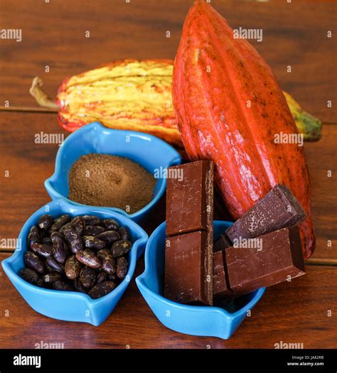 Inside cacao pod hi-res stock photography and images - Alamy