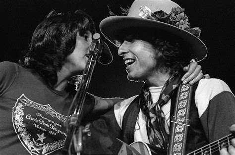 Bob Dylan’s Rolling Thunder Revue: Brilliant Photos by Ken Regan from 1975 - Flashbak