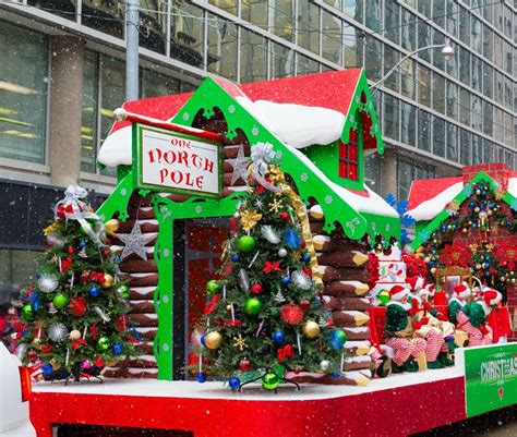 Decorating Christmas Parade Floats? | ThriftyFun