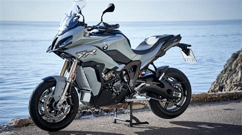 The 2020 BMW S 1000 XR Is a Sport Tourer That Rides Like a Superbike