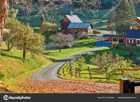 Sleepy Hollow Farm at sunny autumn day in Woodstock, Vermont, USA Stock ...