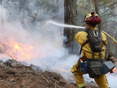 Firefighters battle California wildfires