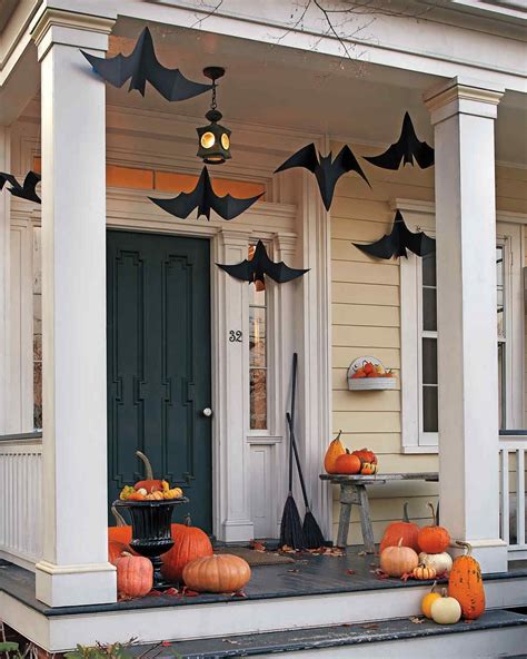 Eerie Entryways with Wayfair #Halloween Decorations // DivineLifestyle.com // #… | Halloween diy ...