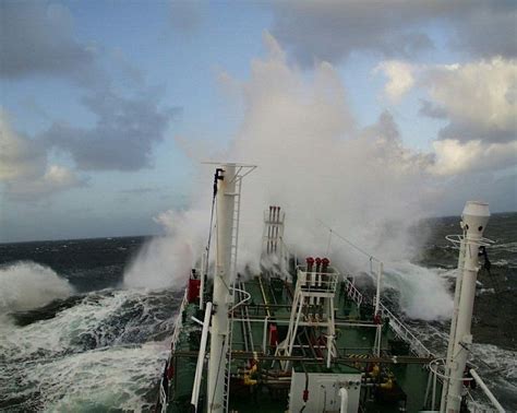 Riding Huge Waves in Bay Of Biscay... | Huge waves, Bay of biscay, Waves