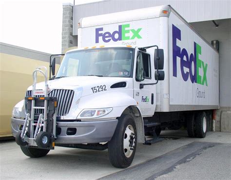 File:FedEx Ground delivery truck Navistar.jpg