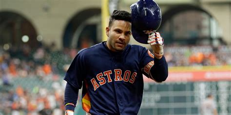 Jose Altuve hits opposite-field home run